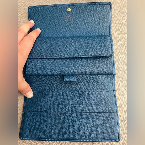 Authentic Louis Vuitton Blue Epi Wallet - Picture 6 of 9